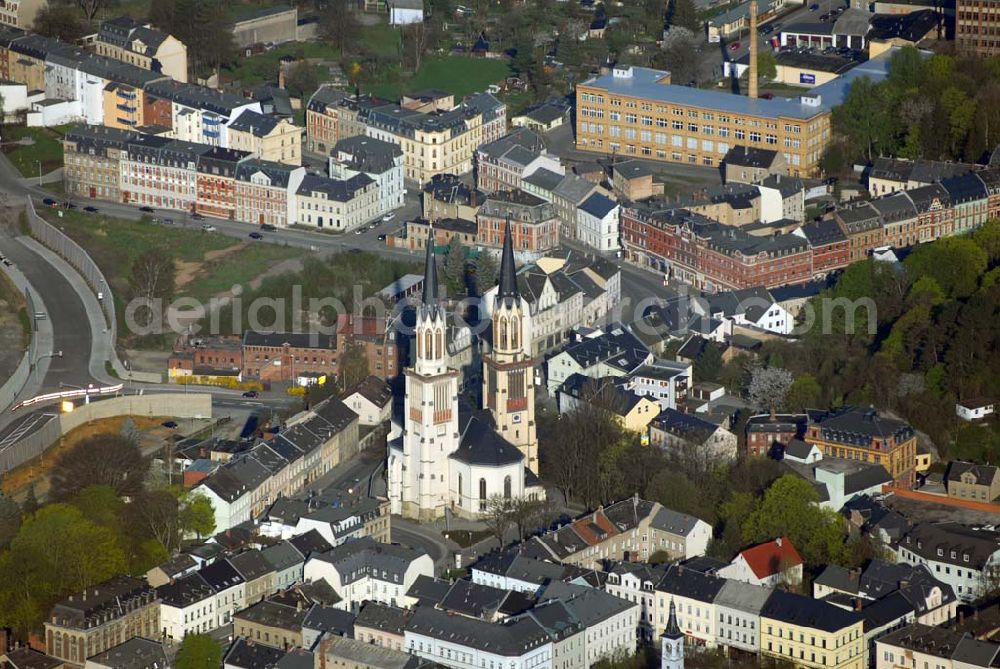 Aerial image Oelsnitz (Vogtland) - Blick auf die Jakobikirche in Oelsnitz. Der spätgotische Bau wurde Ende des 15. Jhd. anstelle derabgebrannten romanischen Basilika errichtet. Vor kurzem wurde sie renoviert. Kontakt St. Jakobi: Ev.-Luth. Pfarramt Oelsnitz, Pfarrer Ulrich Rydzewski, 08606 Oelsnitz, Kirchplatz 2, Tel: 037421/ 22817, FAX: 22818, info@kirche-oelsnitz.de,