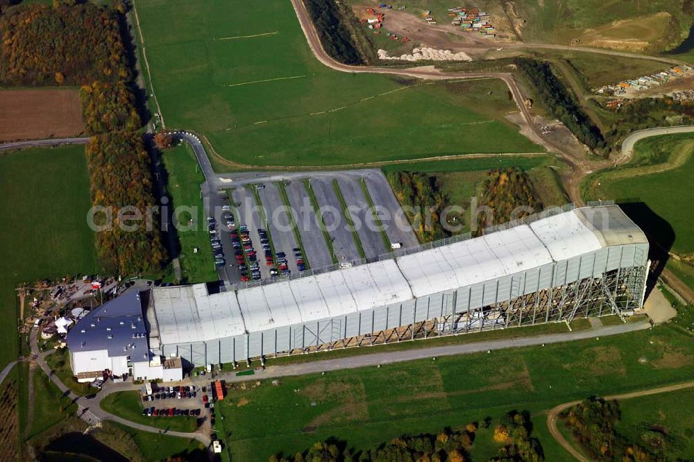 Neuss from above - 28.10.2005 Neuss, Am 3. Januar 2001 öffnete mit der Jever Skihalle Neuss die größte Indoor-Wintersport-Region Deutschlands ihre Pforten. Jever Skihalle Neuss, An der Skihalle 1, D-41472 Neuss