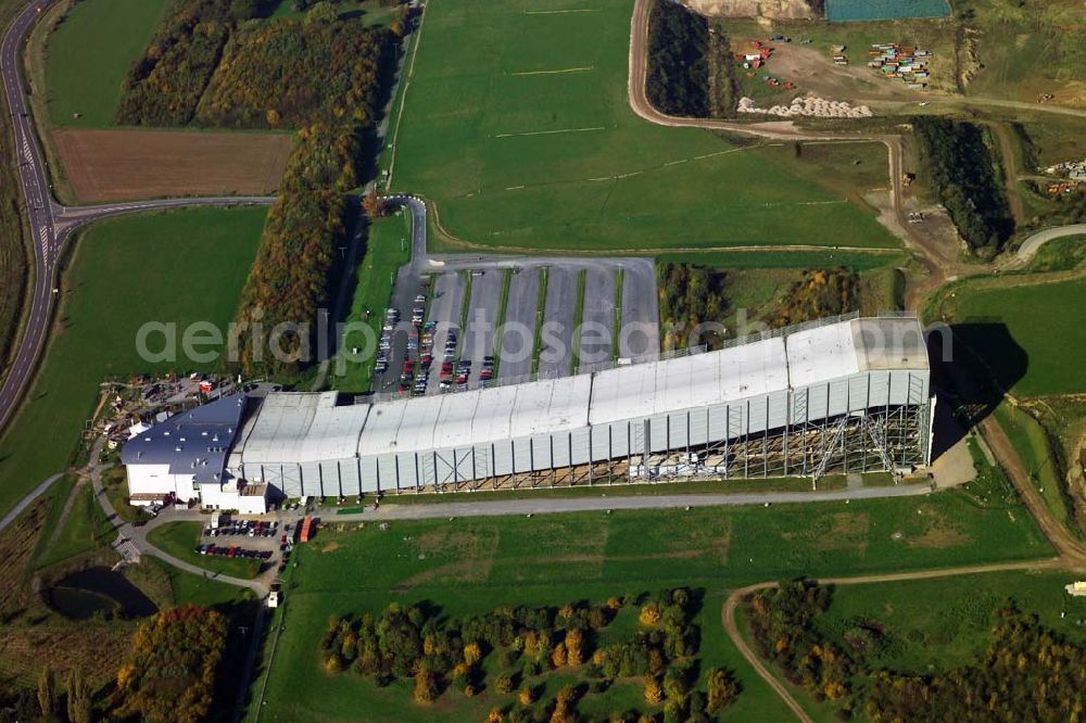 Aerial image Neuss - 28.10.2005 Neuss, Am 3. Januar 2001 öffnete mit der Jever Skihalle Neuss die größte Indoor-Wintersport-Region Deutschlands ihre Pforten. Jever Skihalle Neuss, An der Skihalle 1, D-41472 Neuss