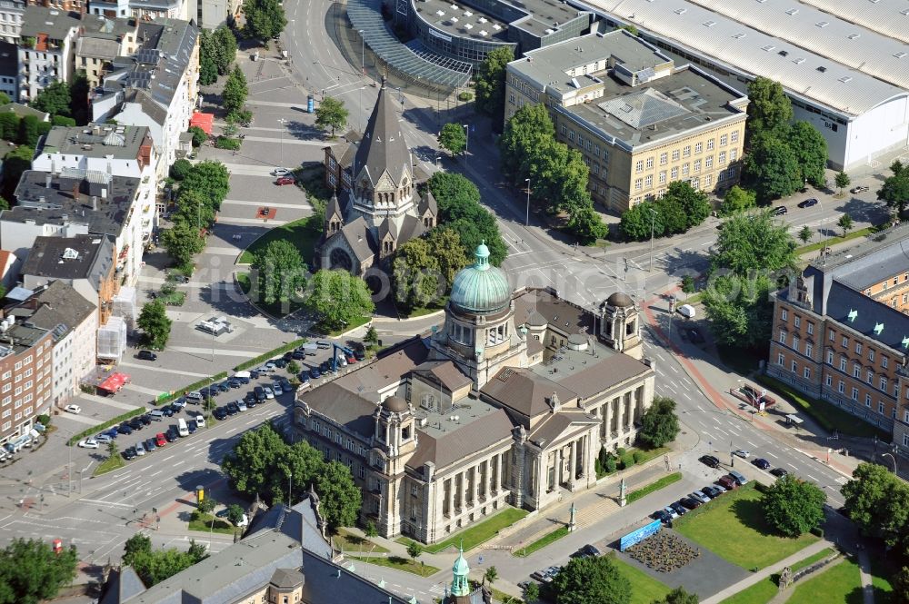 Hamburg from above - View of the justice forum at Sievekingplatz in Hamburg. You can see the Hanseatic appellate court and coeval domicile of the constitutional court in the middle, which was constructed from 1907 to 1912