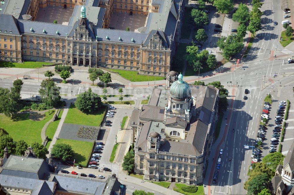 Aerial image Hamburg - View of the justice forum at Sievekingplatz in Hamburg. You can see the Hanseatic appellate court and coeval domicile of the constitutional court in the middle as well as the surrounding buildings of criminal justice and civil justice of the trial court and district court Hamburg