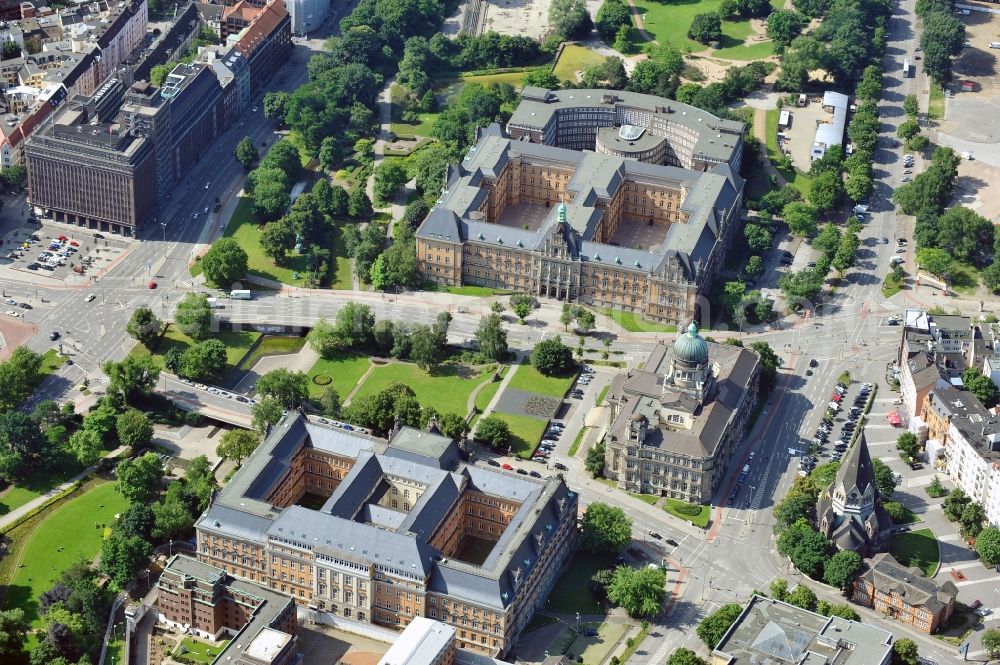 Aerial photograph Hamburg - View of the justice forum at Sievekingplatz in Hamburg. You can see the Hanseatic appellate court and coeval domicile of the constitutional court in the middle as well as the surrounding buildings of criminal justice and civil justice of the trial court and district court Hamburg