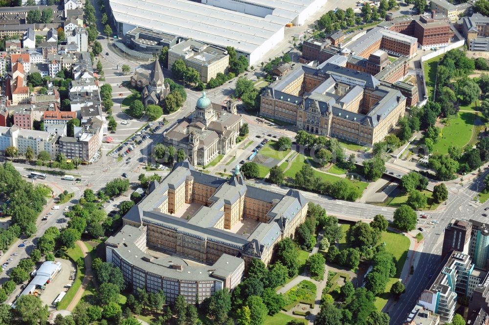 Aerial photograph Hamburg - View on the justice forum at Sievekingplatz in Hamburg. You can see the Hanseatic appellate court and coeval domicile of the constitutional court in the middle as well as the surrounding buildings of criminal justice and civil justice of the trial court and district court Hamburg