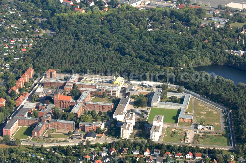 Aerial image Berlin - Blick auf die Justizvollzugsanstalt Berlin-Tegel. Die JVA ist mit sechs Vollzugs- und mehreren Sonderbereichen die größte Deutschlands. Sie wurde 1898 als Königliche Strafanstalt Tegel erbaut. URL der Anstalt: