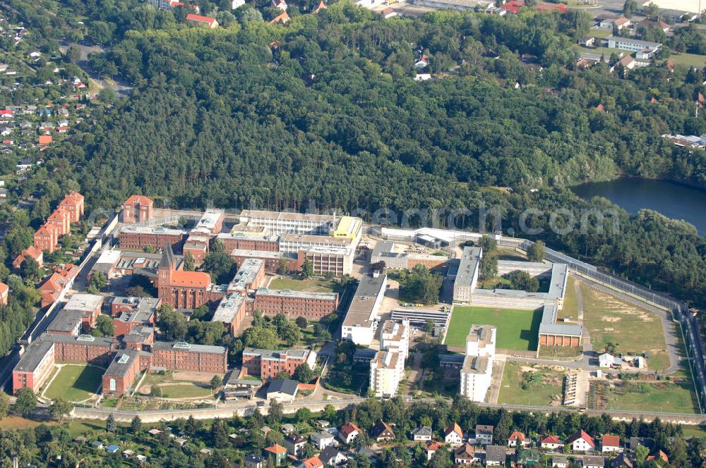 Berlin from above - Blick auf die Justizvollzugsanstalt Berlin-Tegel. Die JVA ist mit sechs Vollzugs- und mehreren Sonderbereichen die größte Deutschlands. Sie wurde 1898 als Königliche Strafanstalt Tegel erbaut. URL der Anstalt: