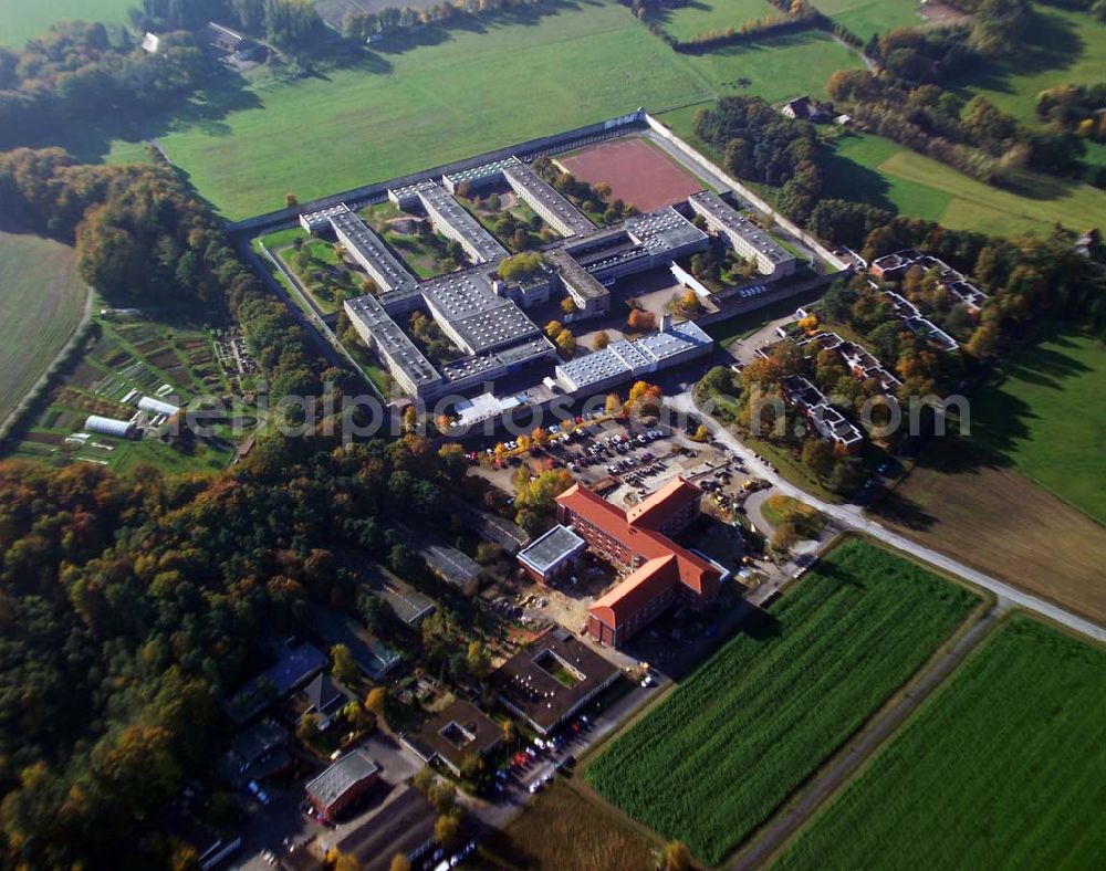 Aerial photograph Bielefeld - 28.10.2005 Bielefeld, Die JVA Bielefeld-Brackwede II ist 1969 eröffnet worden und damit zwar keine ganz neue, aber immer noch eine vergleichsweise junge Justizvollzugsanstalt. JVA Bielefeld-Brackwede II, Zinnstraße 33, 33649 Bielefeld