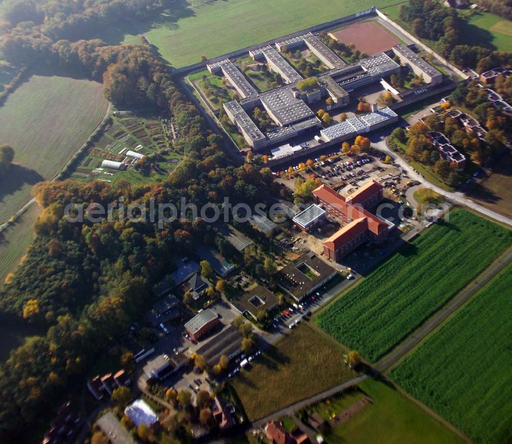 Bielefeld from above - 28.10.2005 Bielefeld, Die JVA Bielefeld-Brackwede II ist 1969 eröffnet worden und damit zwar keine ganz neue, aber immer noch eine vergleichsweise junge Justizvollzugsanstalt. JVA Bielefeld-Brackwede II, Zinnstraße 33, 33649 Bielefeld