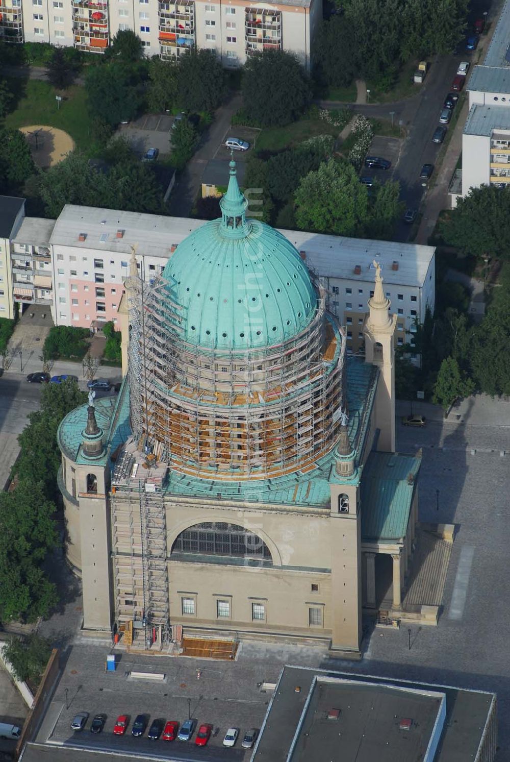 Aerial photograph Potsdam - Blick auf von Karl Friedrich Schinkel entworfene, eingerüstete Nikolaikirche am Alten Markt in Potsdam. Hier finden auch Aufführungen, Ausstellungen und Vorträge statt. (Kontakt: Evangelische St. Nikolai-Kirchengemeinde, Am Alten Markt, 14467 Potsdam, Telefon: 03 31 / 270 86 02, Fax: 03 31 / 23 70 00 66, E-Mail: info@NikolaiPotsdam.de, Presse@NikolaiPotsdam.de,