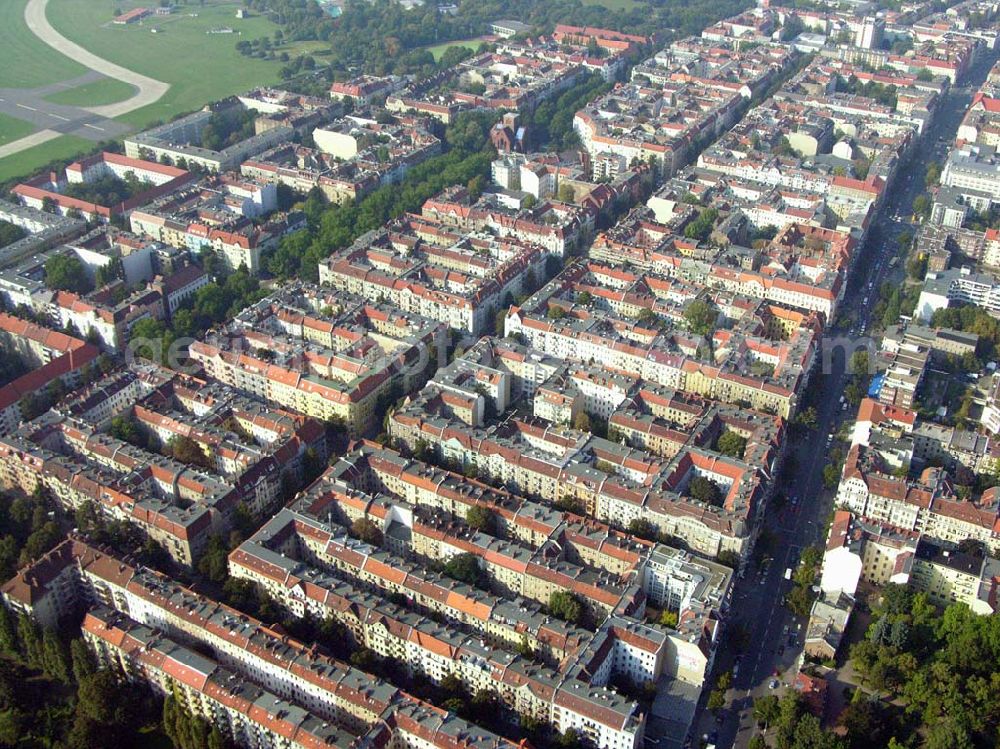 Aerial image Berlin-Neuköln - Die Einkaufsmeile Karl-Marx-Strasse in Berlin-Neuköln