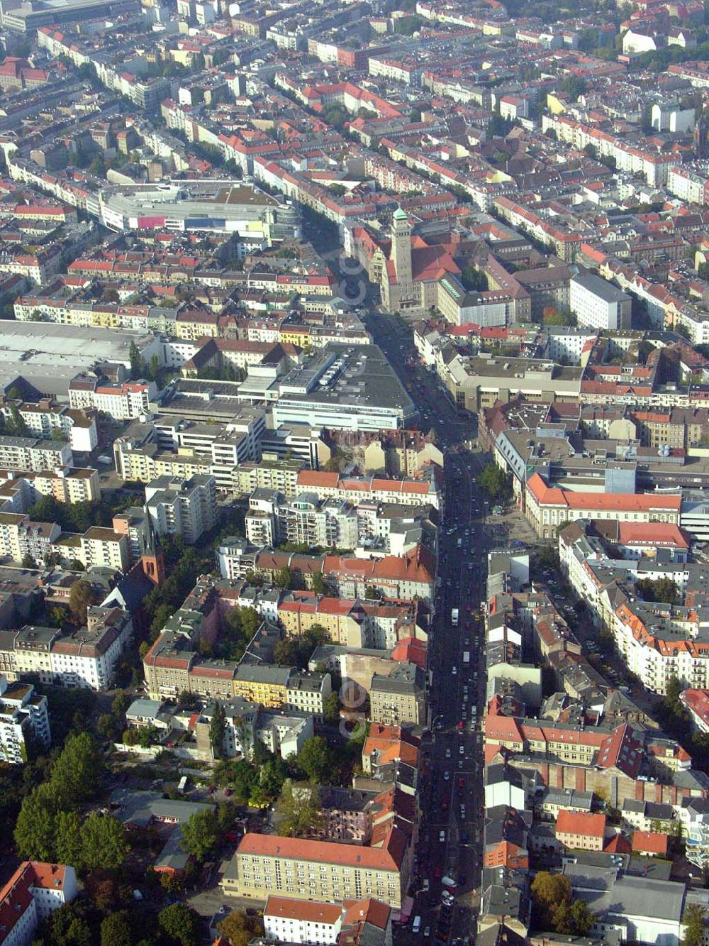 Aerial image Berlin-Neuköln - Die Einkaufsmeile Karl-Marx-Strasse in Berlin-Neuköln