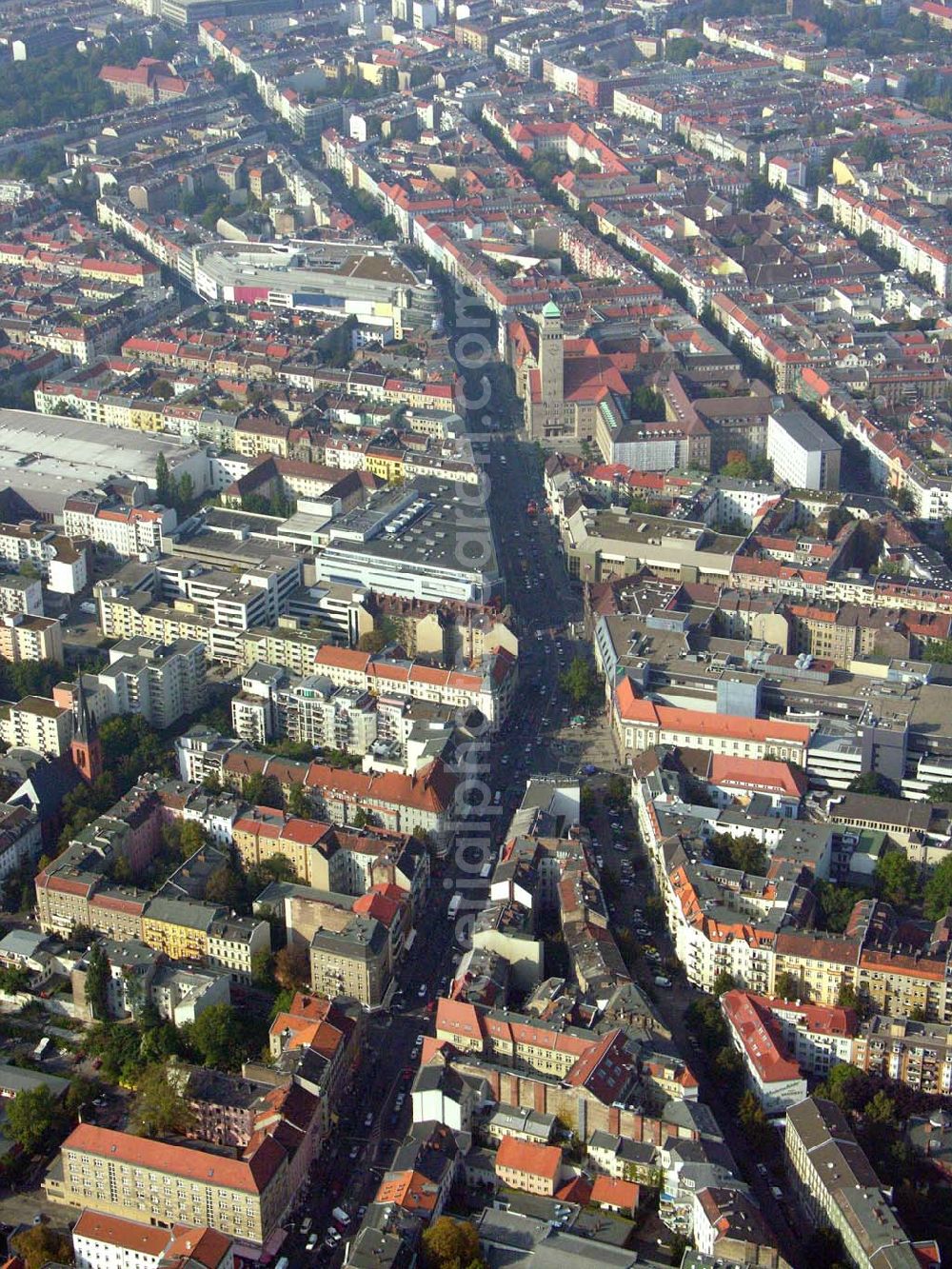 Aerial photograph Berlin-Neuköln - Die Einkaufsmeile Karl-Marx-Strasse in Berlin-Neuköln