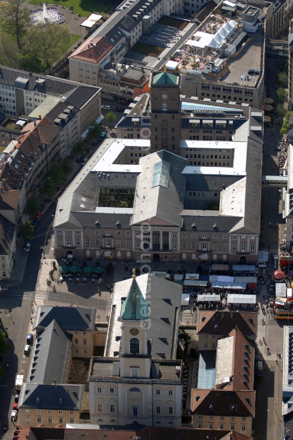 Aerial image Karlsruhe - Blick auf die Karlsruher Innenstadt. Im Hintergrund das Rathaus Karlsruhe mit Rathausturm. Adresse: Stadt Karlsruhe, Karl-Friedrich-Str. 10, 76133 Karlsruhe, Tel. +49 (0)721 1331301, Fax +49 (0)721 133-1889, EMail: medienbuero@karlsruhe.de; Davor befindet sich die Evangelische Stadtkirche Karlsruhe. Pfarrerei: Kreuzstrasse 13, Sekretariat, Frau D. Flor, 76133 Karlsruhe, eMail info@stadtkirche-karlsruhe.de, Tel. +49 (0)721 2 83 42, Fax +49 (0)721 20 53 82