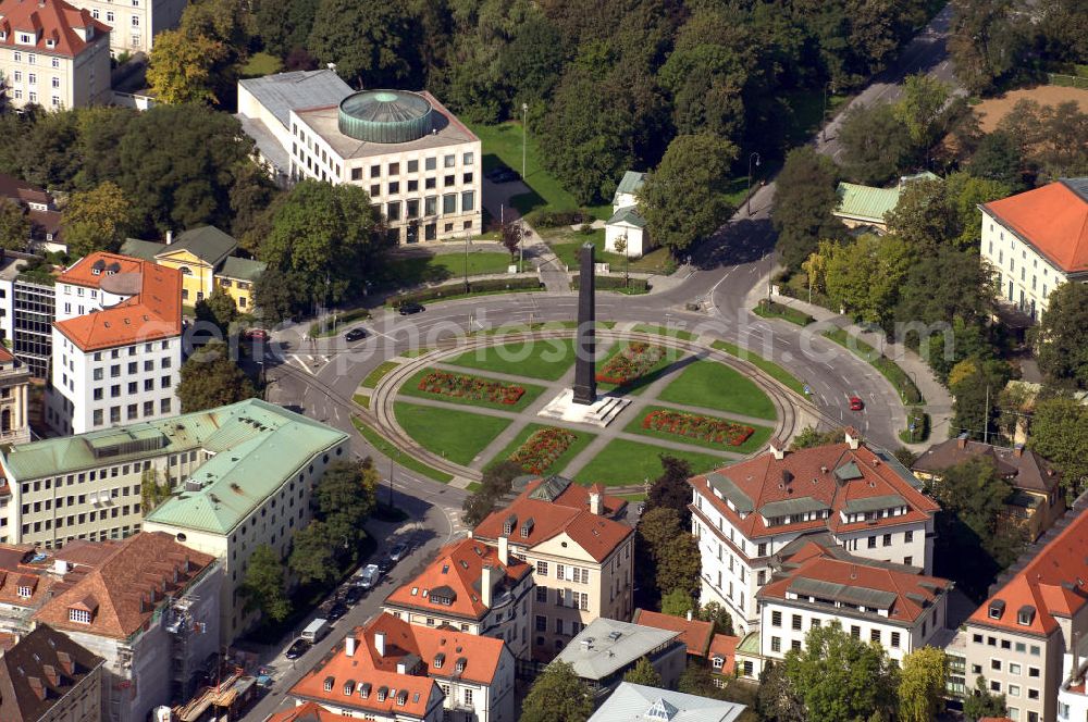 Aerial photograph München - Blick auf den Karolinenplatz mit Obelisk, Amerika Haus, Staatssammlung für Anthropologie Paläoanatomie und das Institut für Völkerkunde