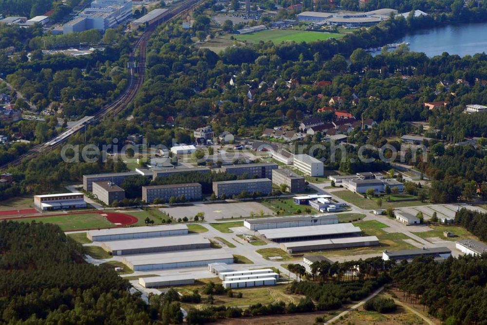 Aerial image Lehnitz - Blick auf das Kasernengelände am ehemaligen Truppenübungsplatz Lehnitz bei Oranienburg. das Gelände wurde unlängst von der Bundeswehr an die Bundesanstalt für Immobilienaufgaben übertragen und soll nun einer neuen Verwendung und Renaturisierungsmaßnahmen zugeführt werden.