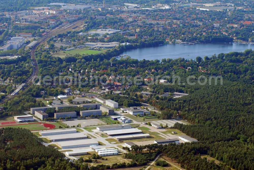 Lehnitz from above - Blick auf das Kasernengelände am ehemaligen Truppenübungsplatz Lehnitz bei Oranienburg. das Gelände wurde unlängst von der Bundeswehr an die Bundesanstalt für Immobilienaufgaben übertragen und soll nun einer neuen Verwendung und Renaturisierungsmaßnahmen zugeführt werden.