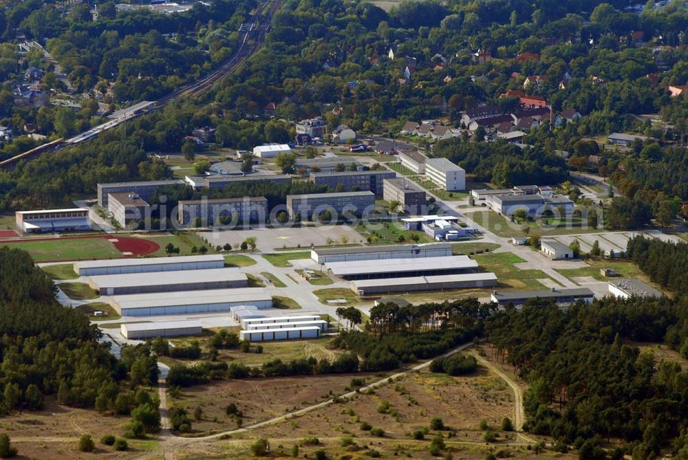 Aerial photograph Lehnitz - Blick auf das Kasernengelände am ehemaligen Truppenübungsplatz Lehnitz bei Oranienburg. das Gelände wurde unlängst von der Bundeswehr an die Bundesanstalt für Immobilienaufgaben übertragen und soll nun einer neuen Verwendung und Renaturisierungsmaßnahmen zugeführt werden.