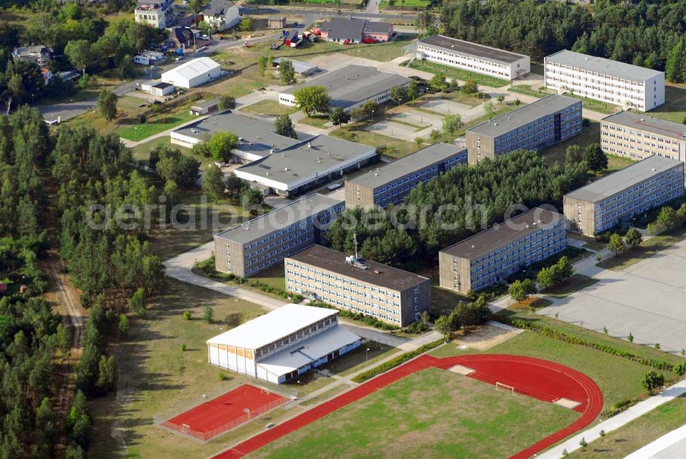 Lehnitz from above - Blick auf das Kasernengelände am ehemaligen Truppenübungsplatz Lehnitz bei Oranienburg. das Gelände wurde unlängst von der Bundeswehr an die Bundesanstalt für Immobilienaufgaben übertragen und soll nun einer neuen Verwendung und Renaturisierungsmaßnahmen zugeführt werden.