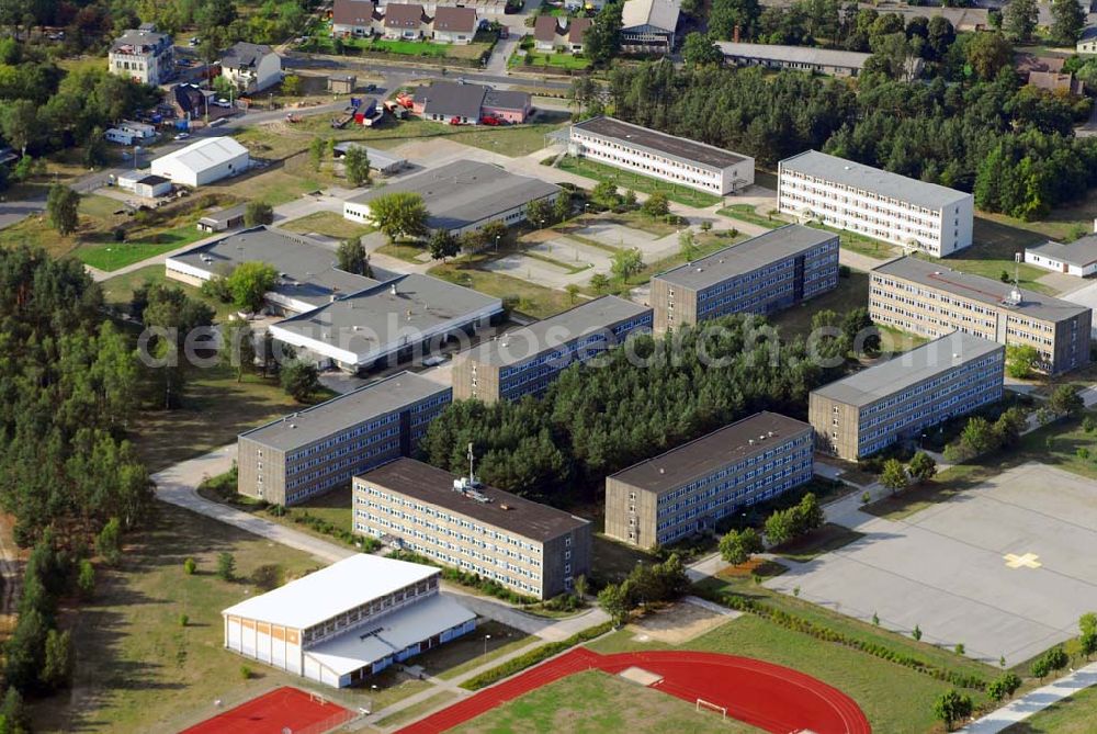 Lehnitz from the bird's eye view: Blick auf das Kasernengelände am ehemaligen Truppenübungsplatz Lehnitz bei Oranienburg. das Gelände wurde unlängst von der Bundeswehr an die Bundesanstalt für Immobilienaufgaben übertragen und soll nun einer neuen Verwendung und Renaturisierungsmaßnahmen zugeführt werden.