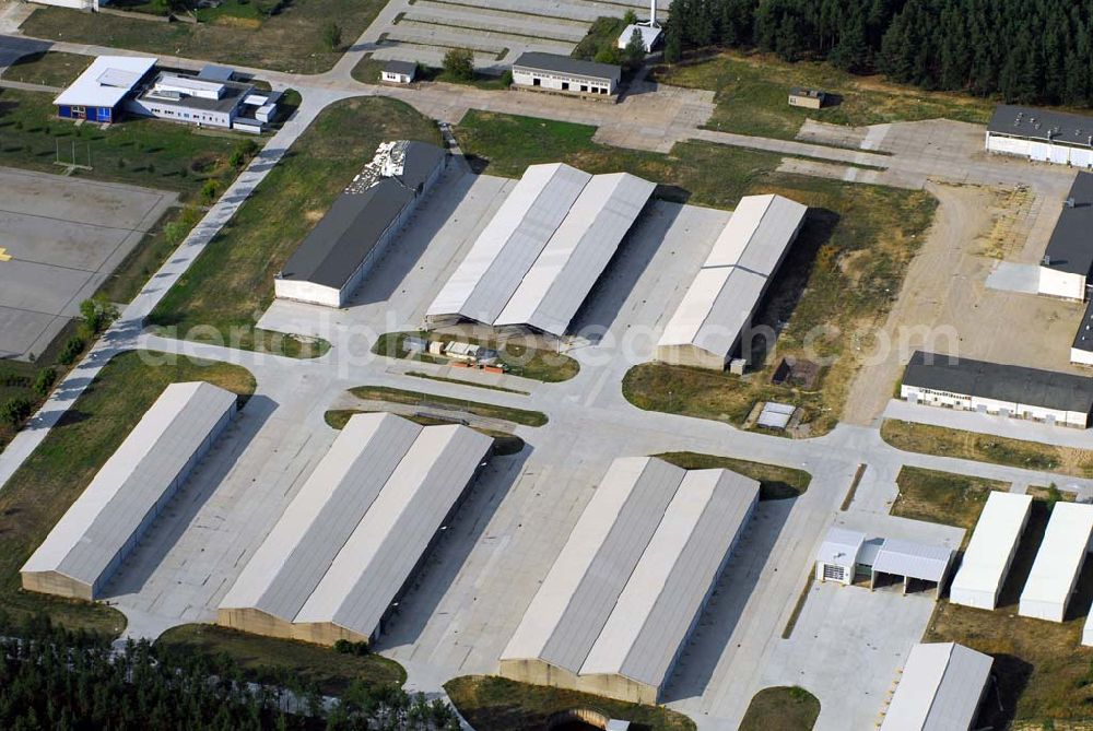 Aerial photograph Lehnitz - Blick auf das Kasernengelände am ehemaligen Truppenübungsplatz Lehnitz bei Oranienburg. das Gelände wurde unlängst von der Bundeswehr an die Bundesanstalt für Immobilienaufgaben übertragen und soll nun einer neuen Verwendung und Renaturisierungsmaßnahmen zugeführt werden.