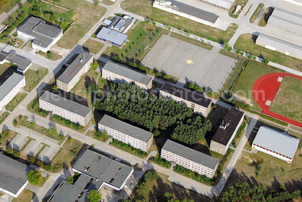 Lehnitz from above - Blick auf das Kasernengelände am ehemaligen Truppenübungsplatz Lehnitz bei Oranienburg. das Gelände wurde unlängst von der Bundeswehr an die Bundesanstalt für Immobilienaufgaben übertragen und soll nun einer neuen Verwendung und Renaturisierungsmaßnahmen zugeführt werden.