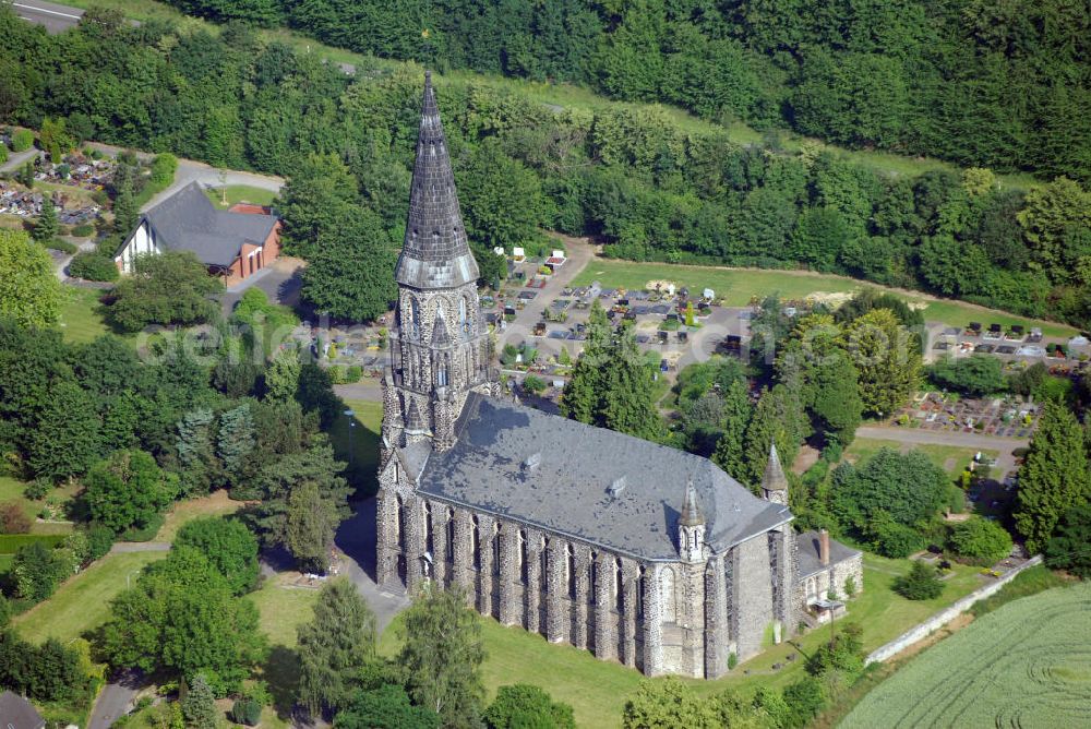 KOBLENZ from the bird's eye view: Blick auf die Katholische Pfarrkirche St. Mauritius mit Friedhof in Koblenz Rübenach. Die Pfarrkirche wurde 1866 erbaut und ist mit ihren 70 Meter hohen steinernen Kirchturm das Wahrzeichen von Rübenach. Kontakt: Kath. Pfarrgemeinde, Mauritiusstr. 59, 56072 Koblenz, Tel. 0261 24215,