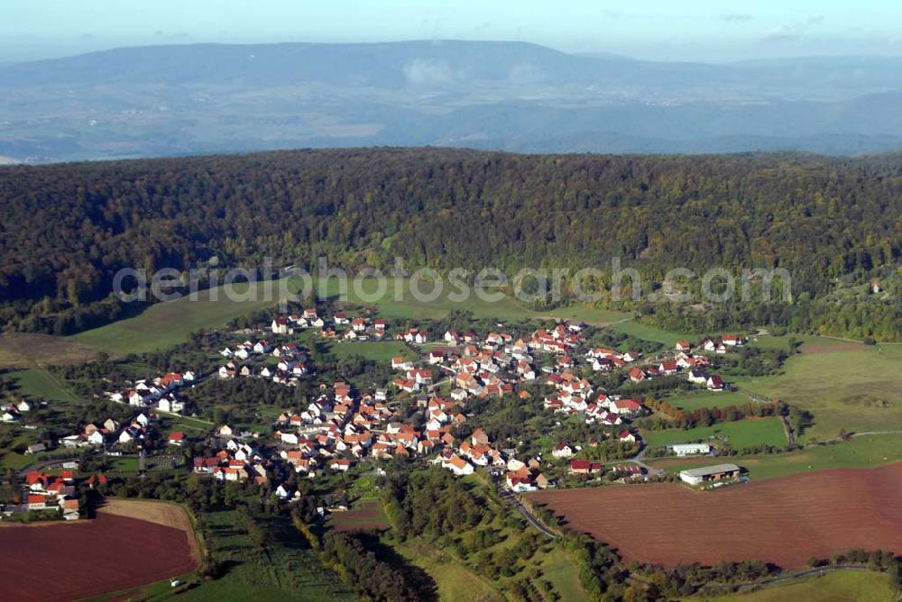 Aerial photograph Kella - Blick auf Kella. Kella ist eine Gemeinde im thüringischen Landkreis Eichsfeld. Das Dorf gehört zur Verwaltungsgemeinschaft Ershausen/Geismar. Bürgermeister: Silvio Schneider, Büro: Angerweg 5, 37308 Kella, T: 0170/2971857