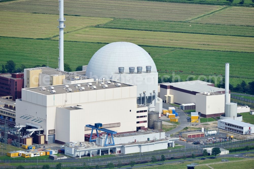 Brokdorf from the bird's eye view: View of the nuclear power plant Brokdorf near the homonymous small town in Schleswig-Holstein. It was commissioned in October 1986 by the former owners Preussen Elektra and HEW. Since 2010, the plant belongs to E.ON (80%) and Vattenfall (20%). The final shutdown of the plant is scheduled not later than 2021