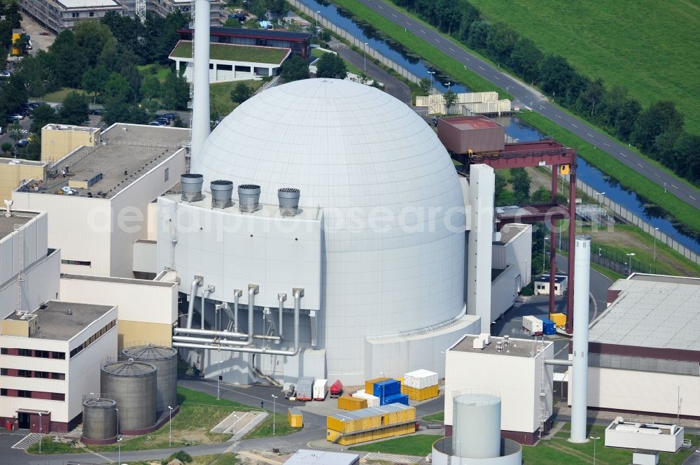 Aerial photograph Brokdorf - View of the nuclear power plant Brokdorf near the homonymous small town in Schleswig-Holstein. It was commissioned in October 1986 by the former owners Preussen Elektra and HEW. Since 2010, the plant belongs to E.ON (80%) and Vattenfall (20%). The final shutdown of the plant is scheduled not later than 2021