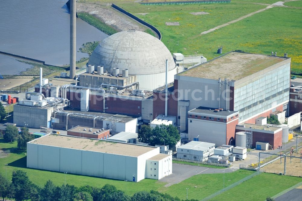 Stade from the bird's eye view: View the nuclear power plant Stade in the honomynous city in Lower Saxony. The plant was operated from 1972 to 2003 near the water mouth at the Elbe. It is the first decommissioned nuclear power plant in Germany since the nuclear phaseout and is currently under demolition. It was equipped with a pressurized water reactor and owned by E.ON (66.7%) and Vattenfall (33.3%)