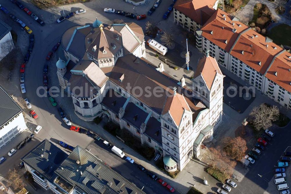 München from the bird's eye view: , Blick auf die Kirche St. Benno. Die katholische Pfarrkirche (1888-1895) in der Maxvorstadt zählt zu den überzeugendsten neoromanischen Sakralbauten des 19. Jahrhunderts. Katholische Kirchenstiftung St. Benno, Pfarrer Ludwig Sperrer, Loristr. 21, 80335 München, Tel: 0 89/ 12 11 49-0, Fax: 0 89/ 1 29 00 23, E-mail: st-benno.muenchen@erzbistum-muenchen.de