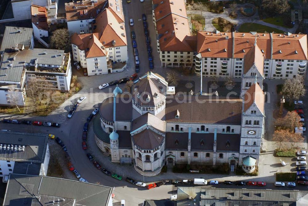 Aerial photograph München - , Blick auf die Kirche St. Benno. Die katholische Pfarrkirche (1888-1895) in der Maxvorstadt zählt zu den überzeugendsten neoromanischen Sakralbauten des 19. Jahrhunderts. Katholische Kirchenstiftung St. Benno, Pfarrer Ludwig Sperrer, Loristr. 21, 80335 München, Tel: 0 89/ 12 11 49-0, Fax: 0 89/ 1 29 00 23, E-mail: st-benno.muenchen@erzbistum-muenchen.de