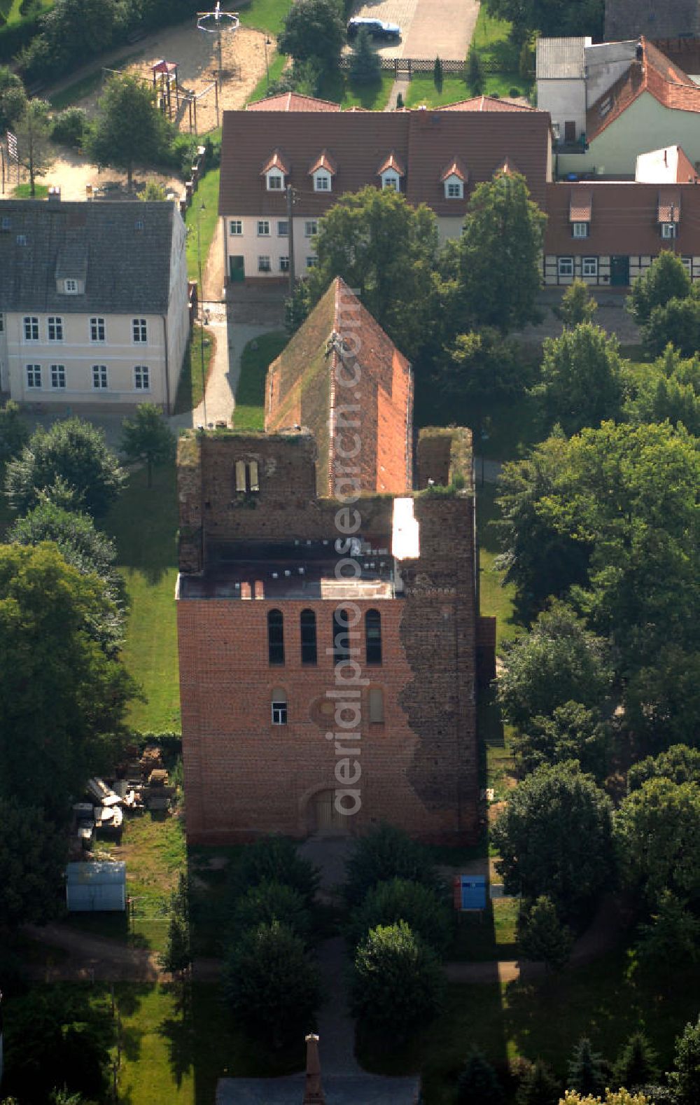 Sandau (Elbe) from the bird's eye view: Blick auf die Kirche Kirche St.Laurentius / St.Nicolaus in Sandau. Sie steht an der Straße der Romanik. Die Straße der Romanik verbindet die Dome, Burgen, Klöster und Kirchen die in der Zeit vom 10. bis Mitte des 13. Jahrhundert entstanden, und somit ein Zeichen der Christianisierung sind.