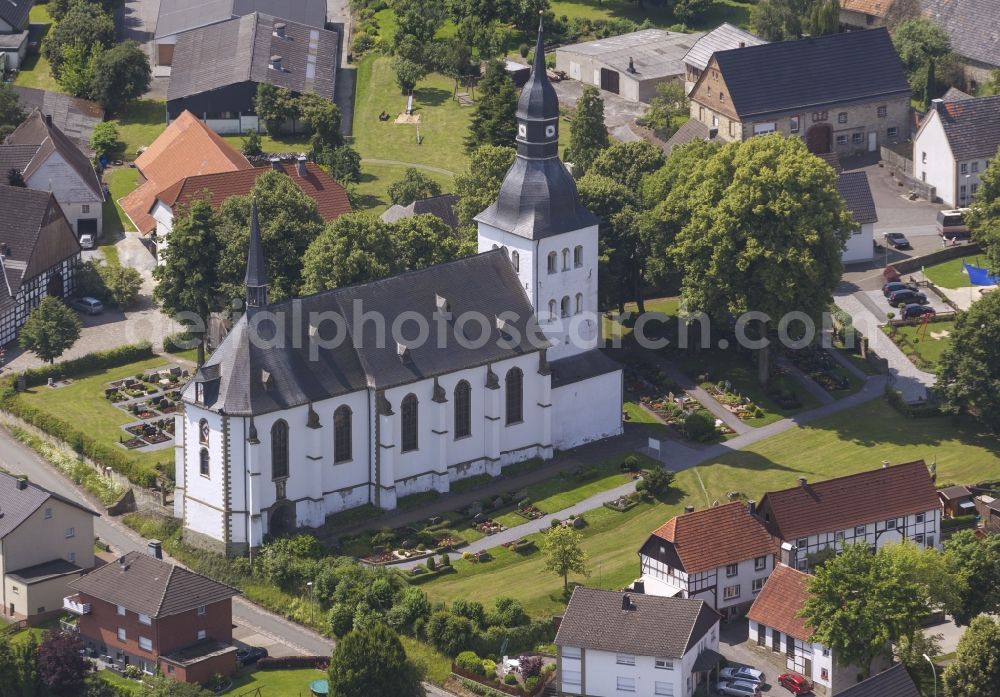 Aerial image Rüthen - Blick auf die Kirche des Ortes Rüthen in Nordrhein-Westfalen