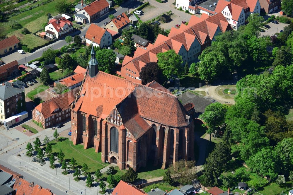 Aerial photograph Bad Wilsnack - View of the church Wunderblutkirche St. Nicholas in Bad Wilsnack in Brandenburg. The church, which was completed in 1525, is the landmark of the city and was the most famous pilgrimage destination in Northern Europe