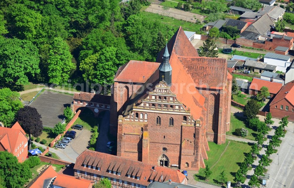 Aerial photograph Bad Wilsnack - View of the church Wunderblutkirche St. Nicholas in Bad Wilsnack in Brandenburg. The church, which was completed in 1525, is the landmark of the city and was the most famous pilgrimage destination in Northern Europe