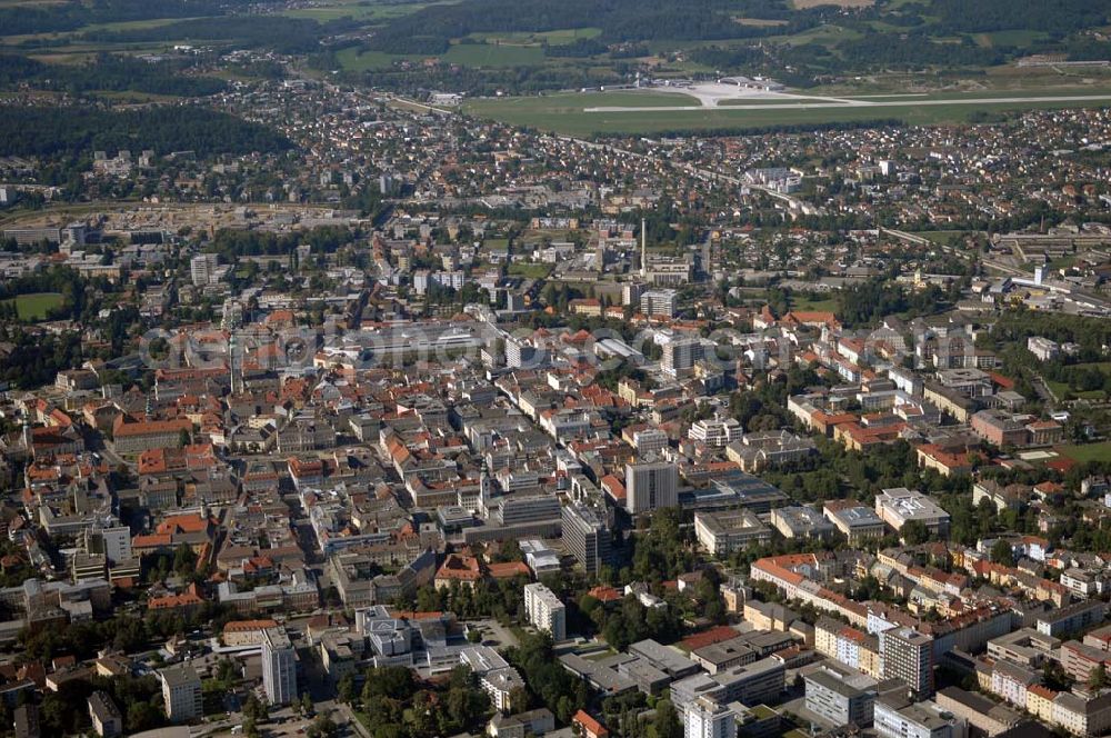 Aerial image Klagenfurt - Klagenfurt, seit 3. Juli 2007 Klagenfurt am Wörthersee, ist die Landeshauptstadt des Bundeslandes Kärnten in Österreich. Rechts mittig ragt der Klagenfurter Dom heraus. Im Hintergrund ist der Flughafen von Klagenfurt zu sehen. Klagenfurt 2007/07/14 Klagenfurt, since July 3, 2007 Klagenfurt am Wörthersee, is the capital of the federal state of Carinthia (German Kärnten), in Austria. On the right border of the picture is the Cathedral and in the background the airport.