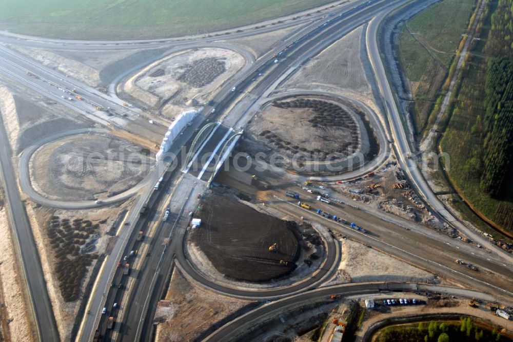 Aerial image Markkleeberg - Markkleeberg,04.05.2006,Blick auf die Kleeblatt-Baustelle der A 38 bei Markkleeberg an der Anschlußstelle zur Bundesstraße 2 südlich von Leipzig. Die A 38, die die A 7 bei Göttingen (Niedersachsen) mit der A 9 bei Halle (Sachsen-Anhalt) verbinden soll, gehört zu den wichtigsten Verkehrsprojekten im Bundesverkehrswegeplan. Bei Leipzig wird die Strecke als Südring geführt.