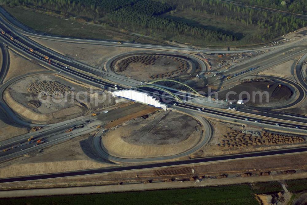 Markkleeberg from the bird's eye view: Markkleeberg,04.05.2006,Blick auf die Kleeblatt-Baustelle der A 38 bei Markkleeberg an der Anschlußstelle zur Bundesstraße 2 südlich von Leipzig. Die A 38, die die A 7 bei Göttingen (Niedersachsen) mit der A 9 bei Halle (Sachsen-Anhalt) verbinden soll, gehört zu den wichtigsten Verkehrsprojekten im Bundesverkehrswegeplan. Bei Leipzig wird die Strecke als Südring geführt.