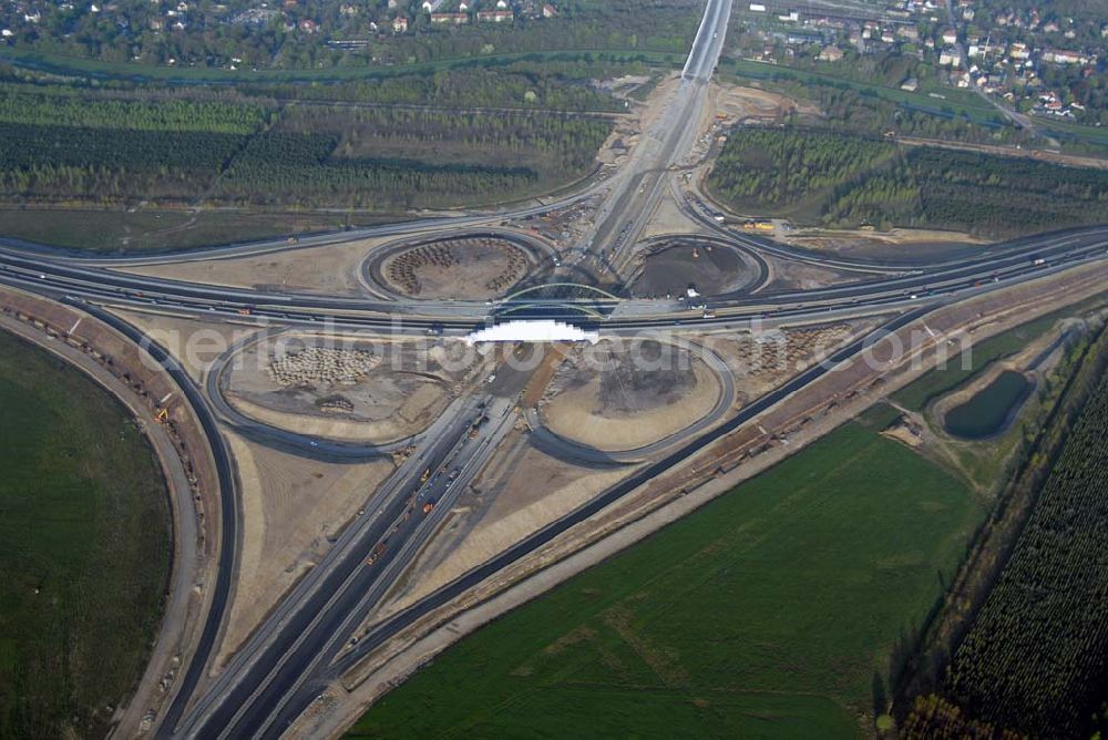 Aerial image Markkleeberg - Markkleeberg,04.05.2006,Blick auf die Kleeblatt-Baustelle der A 38 bei Markkleeberg an der Anschlußstelle zur Bundesstraße 2 südlich von Leipzig. Die A 38, die die A 7 bei Göttingen (Niedersachsen) mit der A 9 bei Halle (Sachsen-Anhalt) verbinden soll, gehört zu den wichtigsten Verkehrsprojekten im Bundesverkehrswegeplan. Bei Leipzig wird die Strecke als Südring geführt.