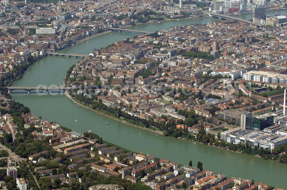 Aerial photograph Basel - Kleinbasel ist der rechtsrheinische Teil der im Nordwesten der Schweiz gelegenen Stadt Basel. Auf dem Bild sind die Rheinbrücken Wettsteinbrücke, Mittlere Rheinbrücke, Johanniterbrücke und Dreirosenbrücke zu sehen.