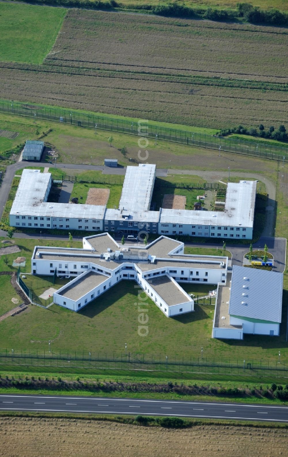 Aerial photograph Andernach - View of the Clinic for Forensic Psychiatry-Good in Andernach in Rhineland-Palatinate. The clinic of the Rhein-Mosel-clinic Andernach is located near the train station Weißenthurm