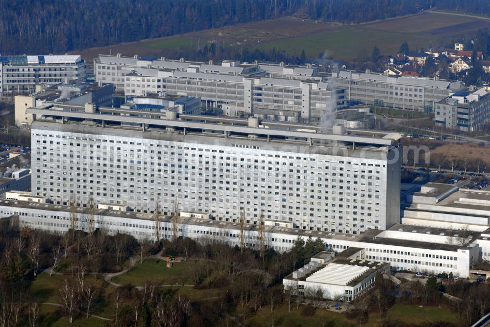 Aerial photograph München - Blick auf die Klinik der Universität München auf dem Campus Großhadern. Kontakt: Campus Großhadern, Marchioninistraße 15, 81377 München, Tel. 089/7095-0, E-Mail info@klinikum.uni-muenchen.de,