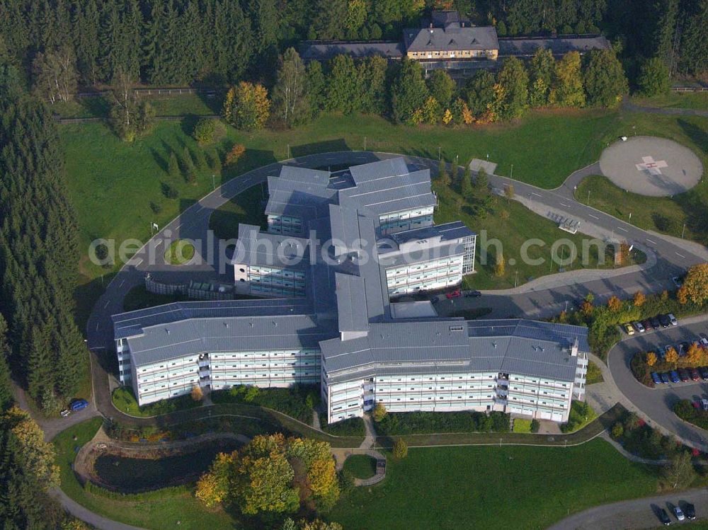 Aerial photograph Adorf ( Sachsen ) - Klinikneubau östlich von Adorf.Bis 2006 soll ein behindertengerechter patienten- und besucherfreundlicher Eingangsbereich entstehen.Ebenfalls sind eine Umgestaltung des Parks und eventuell ein Ersatzneubau, Umbau oder eine Sanierung des Neurologiegebäudes geplant. Klinik Paracelsus-Klinik Adorf GmbH Hausanschrift Sorger Str. 51; D-08626 Adorf; Telefon 037423 / 79-0; Fax 037423 / 79-199;