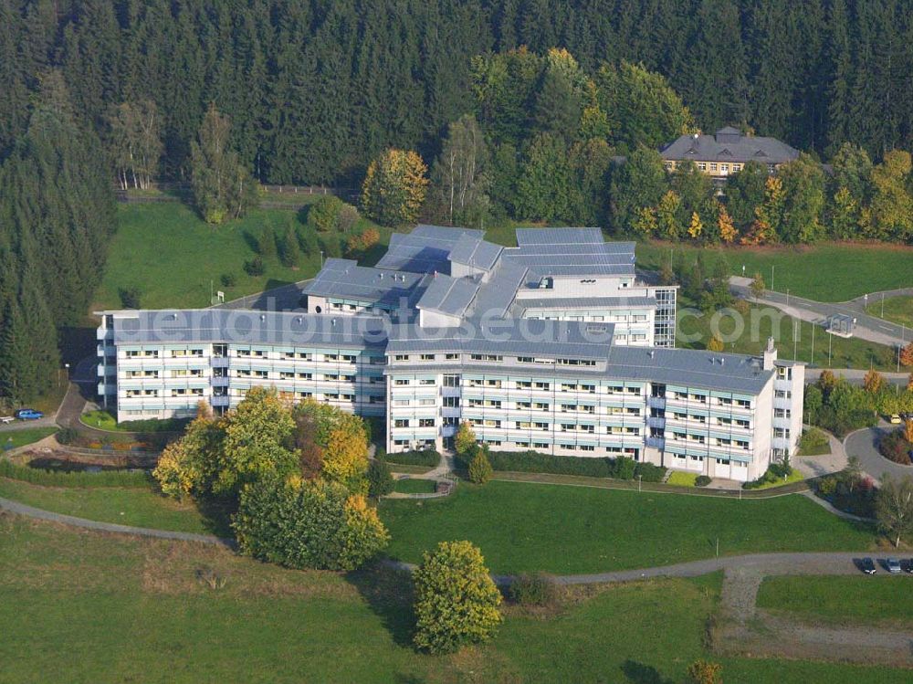 Aerial image Adorf ( Sachsen ) - Klinikneubau östlich von Adorf.Bis 2006 soll ein behindertengerechter patienten- und besucherfreundlicher Eingangsbereich entstehen.Ebenfalls sind eine Umgestaltung des Parks und eventuell ein Ersatzneubau, Umbau oder eine Sanierung des Neurologiegebäudes geplant. Klinik Paracelsus-Klinik Adorf GmbH Hausanschrift Sorger Str. 51; D-08626 Adorf; Telefon 037423 / 79-0; Fax 037423 / 79-199;