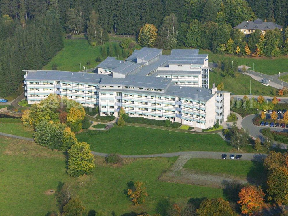 Aerial photograph Adorf ( Sachsen ) - Klinikneubau östlich von Adorf.Bis 2006 soll ein behindertengerechter patienten- und besucherfreundlicher Eingangsbereich entstehen.Ebenfalls sind eine Umgestaltung des Parks und eventuell ein Ersatzneubau, Umbau oder eine Sanierung des Neurologiegebäudes geplant. Klinik Paracelsus-Klinik Adorf GmbH Hausanschrift Sorger Str. 51; D-08626 Adorf; Telefon 037423 / 79-0; Fax 037423 / 79-199;