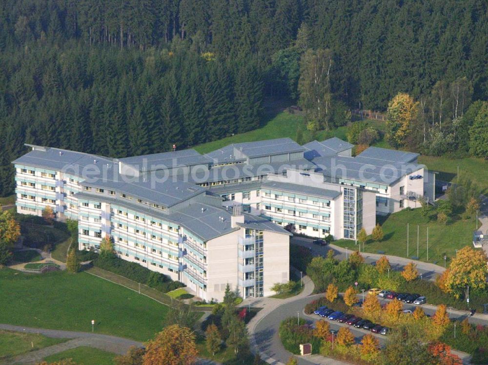 Adorf ( Sachsen ) from the bird's eye view: Klinikneubau östlich von Adorf.Bis 2006 soll ein behindertengerechter patienten- und besucherfreundlicher Eingangsbereich entstehen.Ebenfalls sind eine Umgestaltung des Parks und eventuell ein Ersatzneubau, Umbau oder eine Sanierung des Neurologiegebäudes geplant. Klinik Paracelsus-Klinik Adorf GmbH Hausanschrift Sorger Str. 51; D-08626 Adorf; Telefon 037423 / 79-0; Fax 037423 / 79-199;