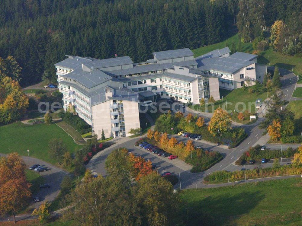 Aerial image Adorf ( Sachsen ) - Klinikneubau östlich von Adorf.Bis 2006 soll ein behindertengerechter patienten- und besucherfreundlicher Eingangsbereich entstehen.Ebenfalls sind eine Umgestaltung des Parks und eventuell ein Ersatzneubau, Umbau oder eine Sanierung des Neurologiegebäudes geplant. Klinik Paracelsus-Klinik Adorf GmbH Hausanschrift Sorger Str. 51; D-08626 Adorf; Telefon 037423 / 79-0; Fax 037423 / 79-199;