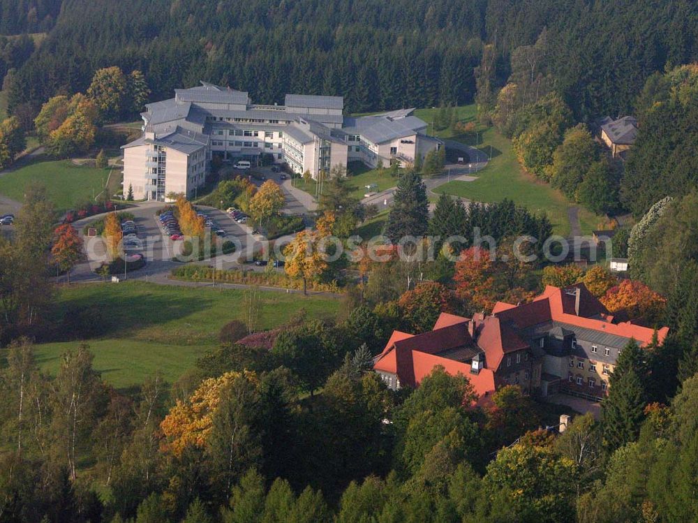 Aerial photograph Adorf ( Sachsen ) - Klinikneubau östlich von Adorf.Bis 2006 soll ein behindertengerechter patienten- und besucherfreundlicher Eingangsbereich entstehen.Ebenfalls sind eine Umgestaltung des Parks und eventuell ein Ersatzneubau, Umbau oder eine Sanierung des Neurologiegebäudes geplant. Klinik Paracelsus-Klinik Adorf GmbH Hausanschrift Sorger Str. 51; D-08626 Adorf; Telefon 037423 / 79-0; Fax 037423 / 79-199;