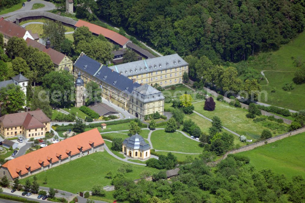 Münnerstadt from above - Blick auf das Klostergelände Bildhausen in Münnerstadt. Das Kloster wurde 1158 durch Hermann von Stahleck, Pfalzgraf bei Rhein gegründet und von Mönchen aus dem Kloster Ebrach besiedelt. 1897 zogen Schwestern der St. Josefskongregation aus Ursberg ein und errichteten 1929 eine Behinderteneinrichtung. Diese wird seit 1996 von der kirchlichen Stiftung Dominikus-Ringeisen-Werk weitergeführt. Kontakt: Maria Bildhausen, 97702 Münnerstadt, Tel.: (09766) 94 00 5 - 0, Fax: (09766) 94 00 5 - 11, email: info@bildhausen.de