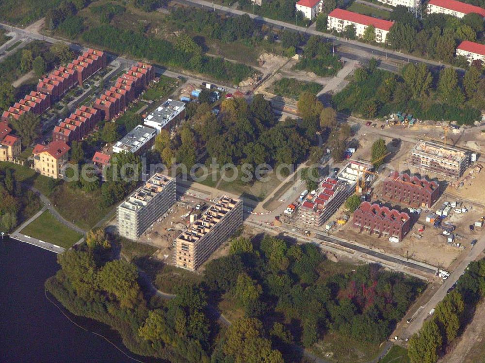 Berlin-Lichtenberg from the bird's eye view: Blick auf die Knabenhäuser Rummelsburger Bucht ;Nach nur vierzehn Monate dauernden Modernisierungs- und Instandsetzungsarbeiten kann in den Knabenhäusern wieder gewohnt werden. Telefon: 030.35 59 01-0;Telefax: 030.35 59 01-99;E-mail: zentrale@wasserstadt.de